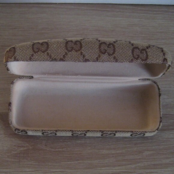 Authentic Vintage Gucci Monogram Clamshell Sunglasses Case w/Cleaning Cloth - Picture 6 of 6